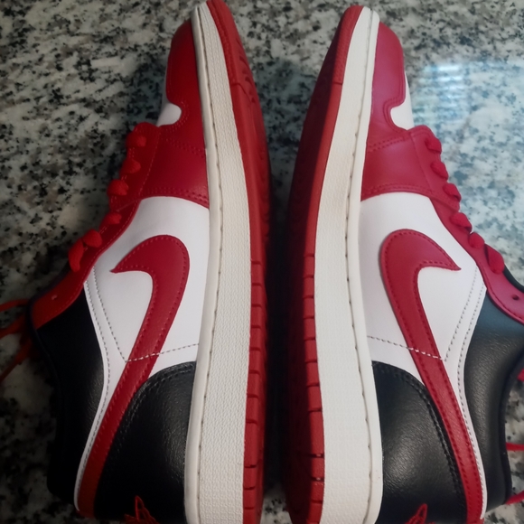 Womens Air Jordan 1 Low Red and White Sneakers Size 11 (Like New) - Picture 10 of 10